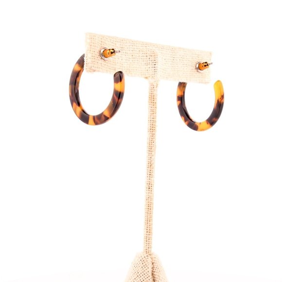 MINIMALIST TORTOISE Resin Hoop Earrings - Picture 4 of 8